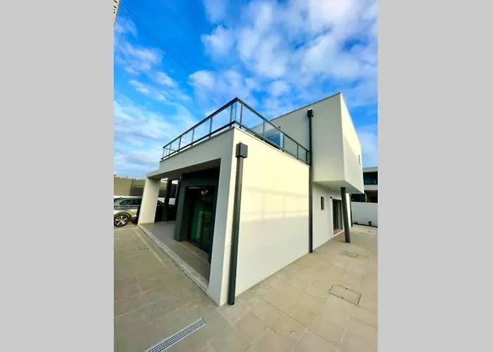 New And Modern 3 Bedroom With Private Heated Pool Near Nazare *