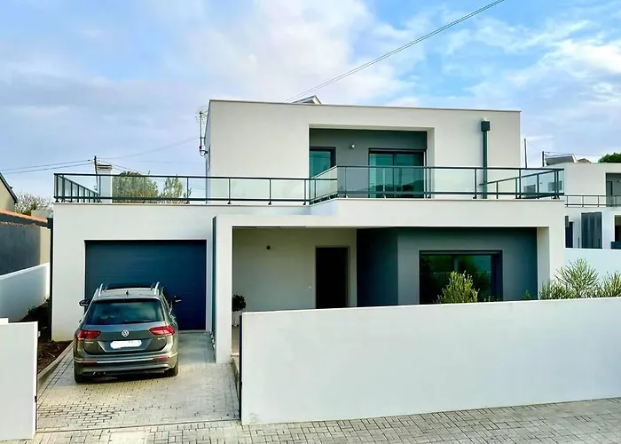 New And Modern 3 Bedroom With Private Heated Pool Near Nazare *