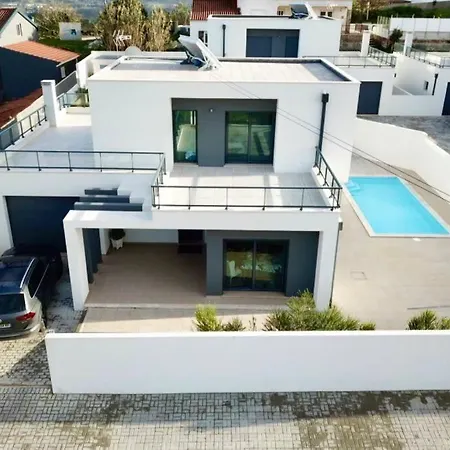 New And Modern 3 Bedroom With Private Heated Pool Near Nazare *