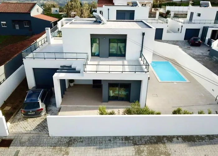New&modern 3 Bedroom With Private Heated Pool Near Nazaré *