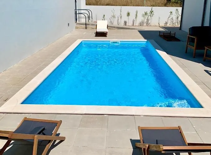 New And Modern 3 Bedroom With Private Heated Pool Near Nazare * サン・マルティーニョ・ド・ポルト